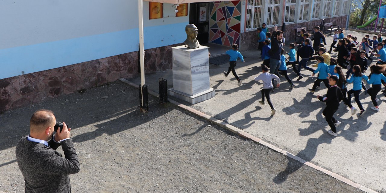 Mahalledeki Elektrik Kesintisi, Öğretmene Birincilik Getirdi