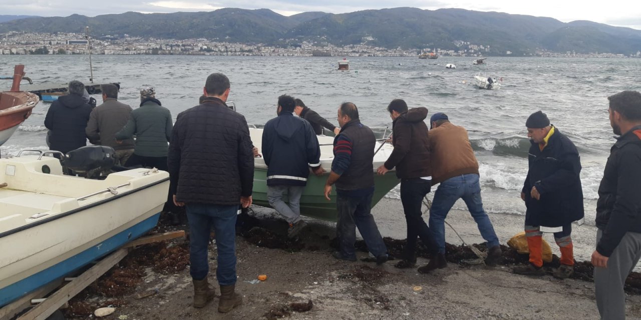 Fırtına, Körfez'de Tekneleri Batırdı