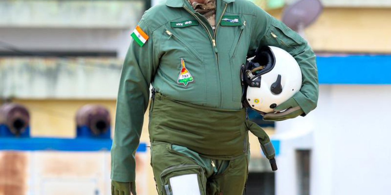 Modi, Yerli Savaş Uçağı Tejas’la Deneme Uçuşu Yaptı