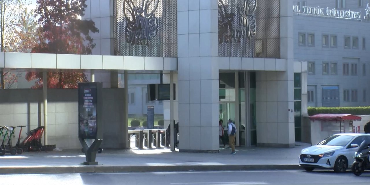 İtü Rektörlük Binasında Yangın