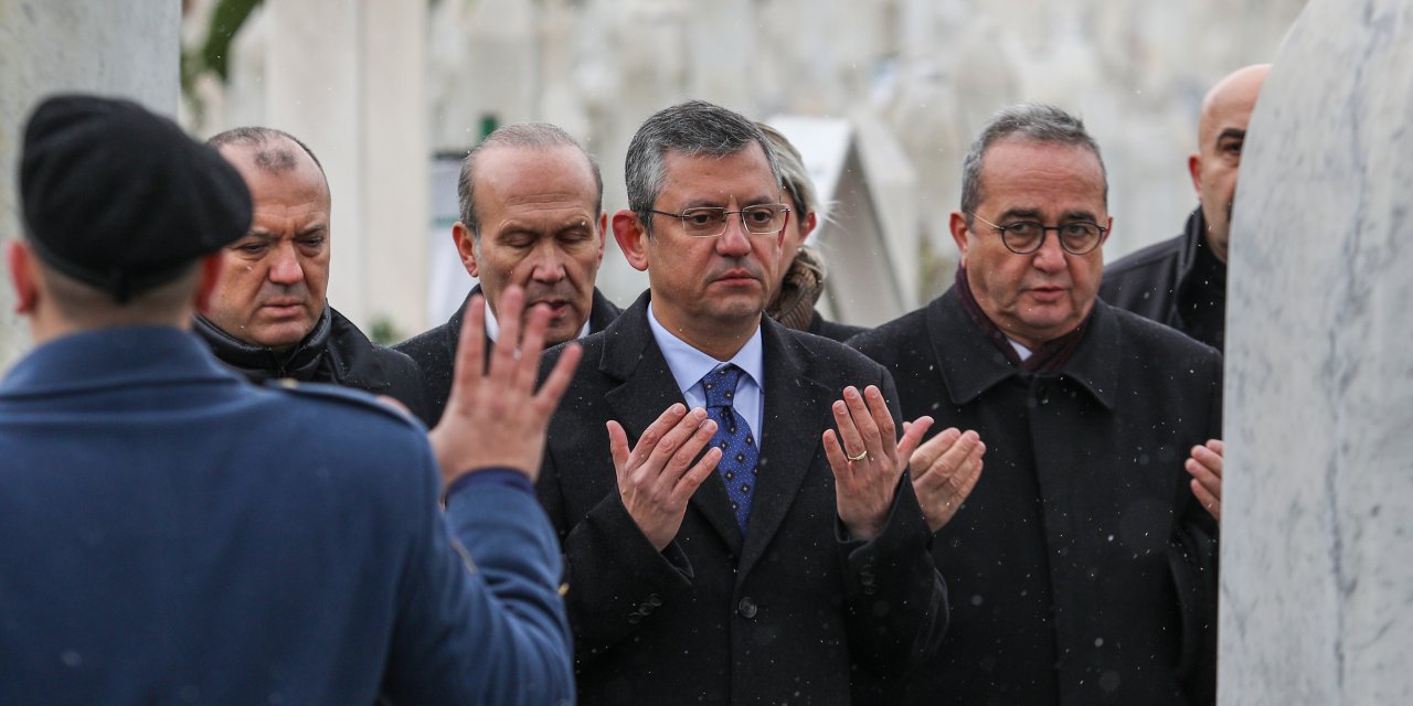 Özel, İzzetbegoviç’in Anıt Mezarını Ziyaret Etti