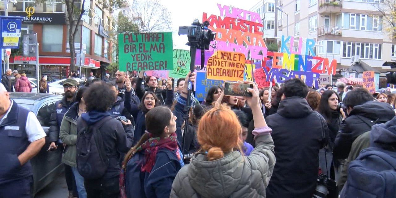 Mecidiyeköye'de Toplanan Grup, Kadın Cinayetlerini Protesto Etti