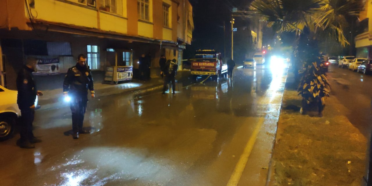 Tartışan İki Grubu Seyrederken, 'Ne Bakıyorsun' Denilerek Tabancayla Vuruldu