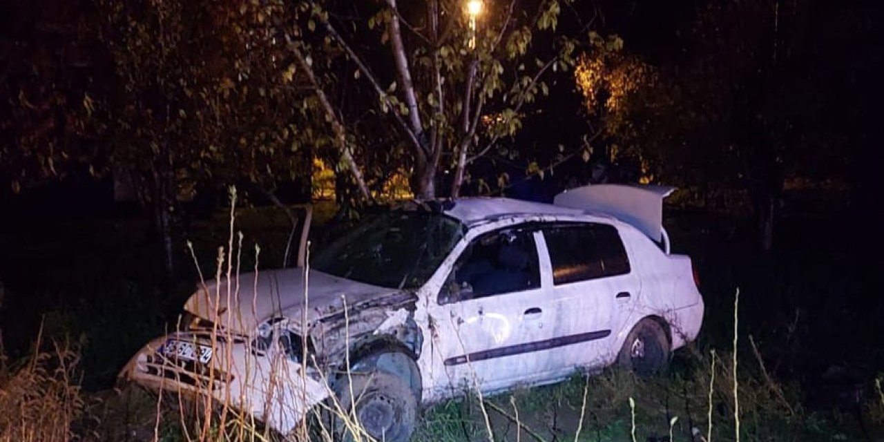 Otomobil Ağaca Çarptı: Sürücü Öldü, Eşi Yaralandı
