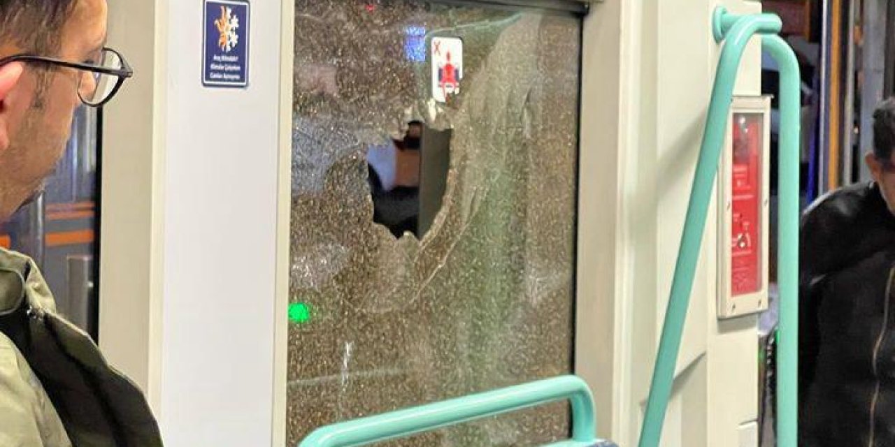 Zeytinburnu'nda Tramvaya Taşlı Saldırı