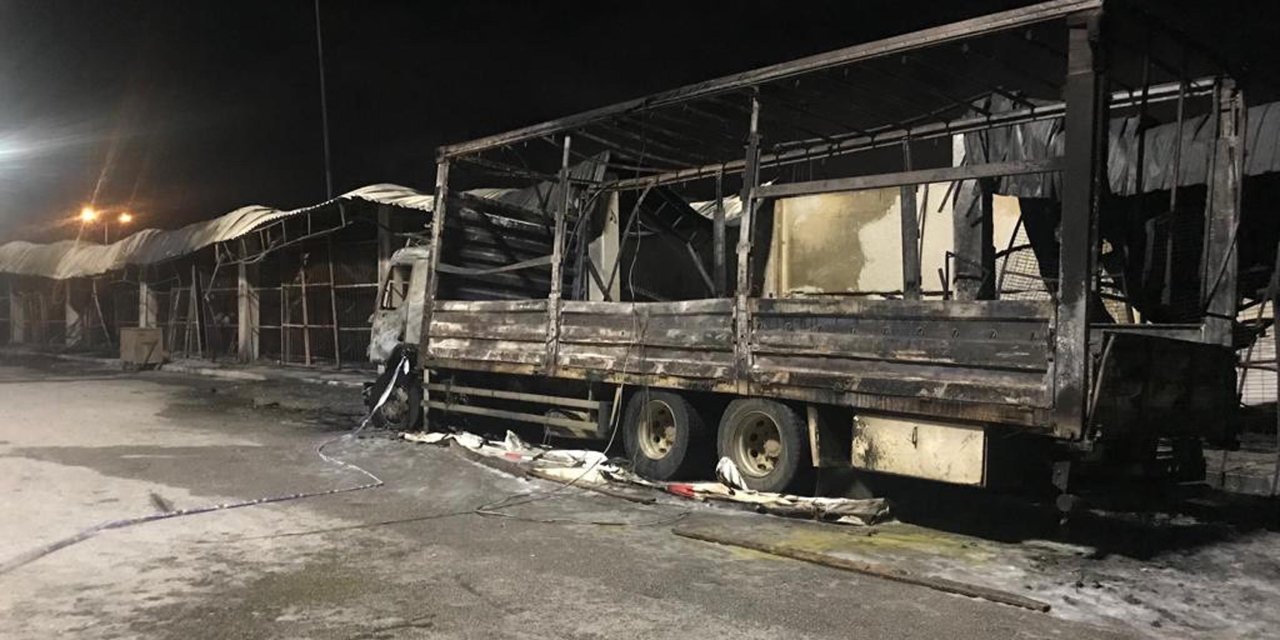 Halde Çıkan Yangında 10 Dükkan Zarar Gördü