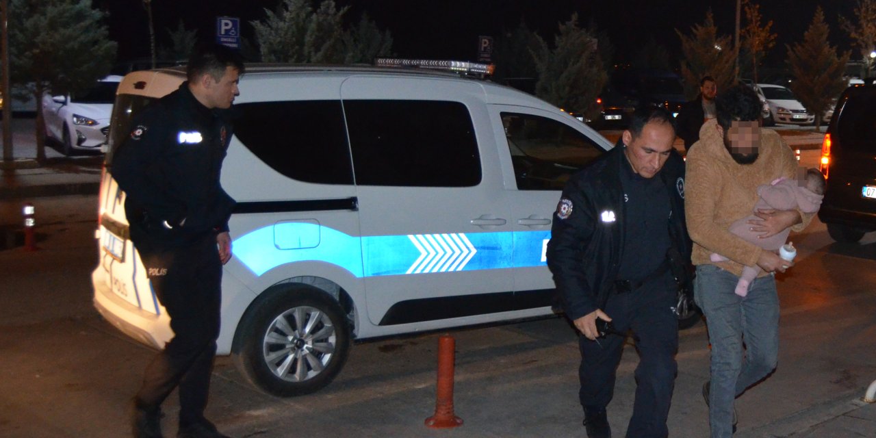 Eşini Bıçaklayan Şüphelinin Gözaltına Alınırken Kucağındaki Bebek, Devlet Korumasında