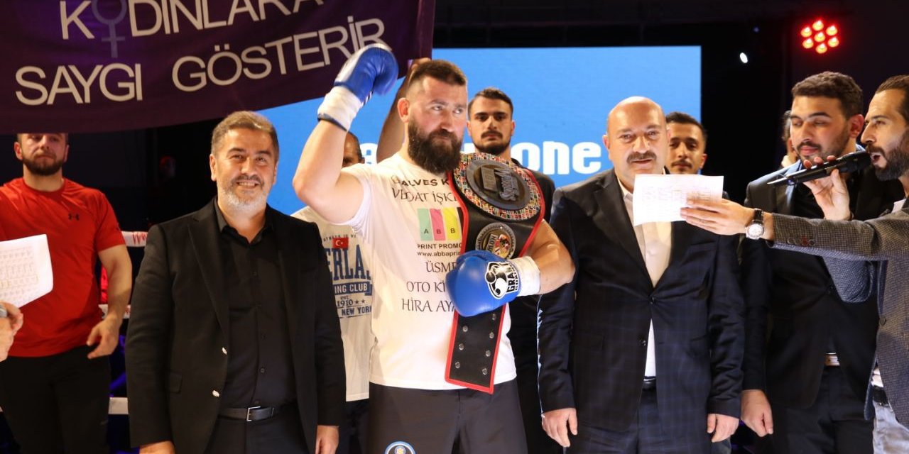 Muhammed Dursun, Ağır Siklet Kick Boks Ünvan Maçında Rakibi Ringe Çıkmadan Kemerin Sahibi Oldu