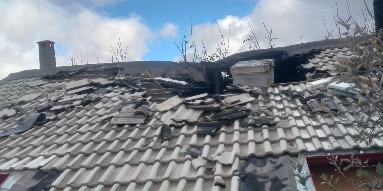 Konya'da 2 Eve Yıldırım Düştü