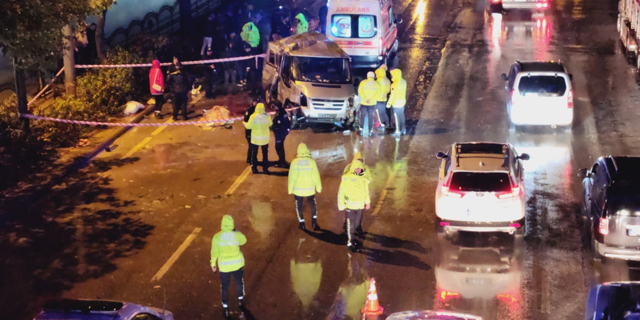 Minibüsün Refüje Çarptığı Kazada Ölen 2 Çocuk Toprağa Verildi