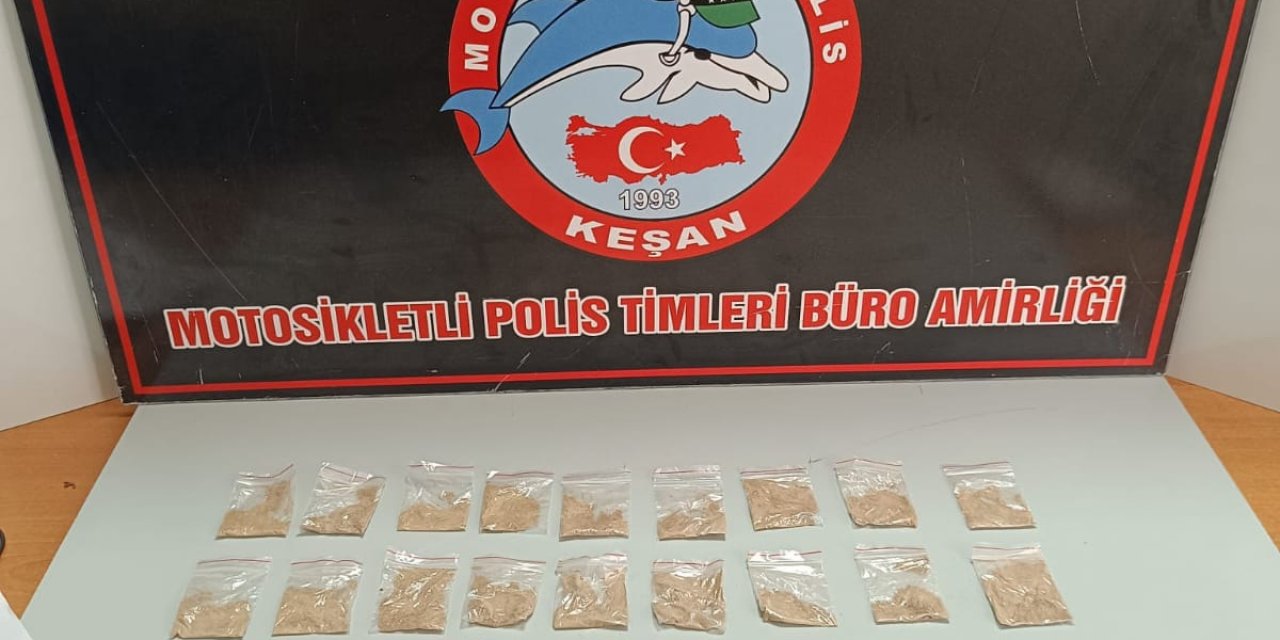 Polisi Görünce İç Çamaşırındaki Uyuşturucuyu Çöpün Altına Attı