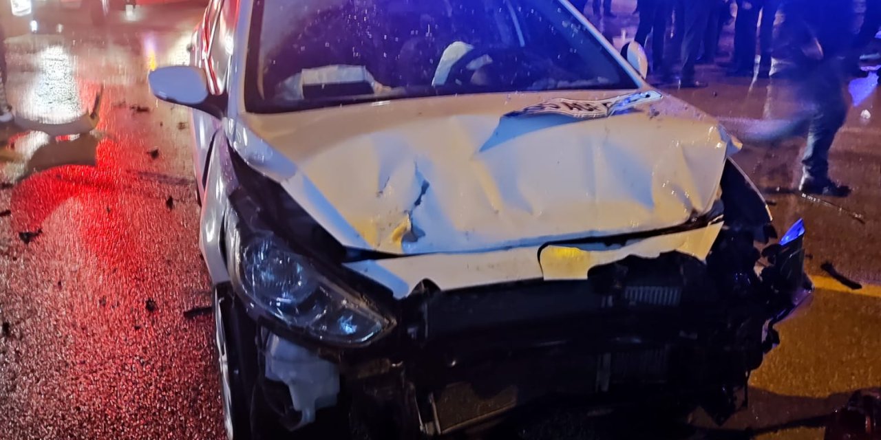 Amasya’da Hafif Ticari Araç İle Otomobil Çarpıştı: 7 Yaralı