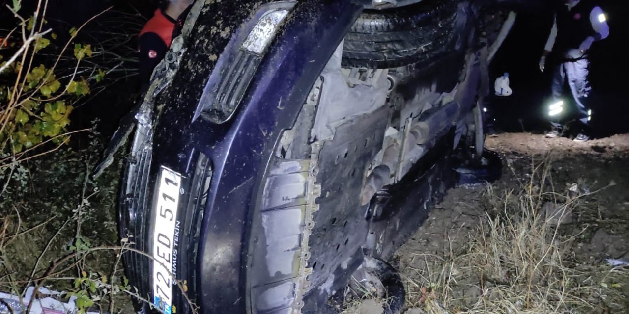 Tokat’ta Otomobil Virajlı Yolda Devrildi: 5 Yaralı