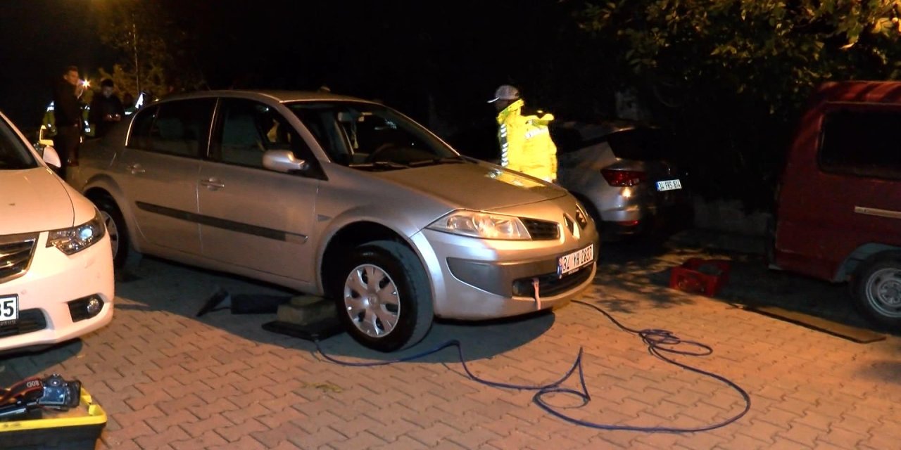 Üsküdar'da Otomobilin El Frenini Çekmeyi Unuttu; Altında Kalarak Hayatını Kaybetti