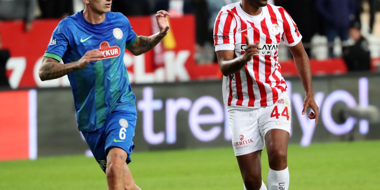 Oğlu Ve Kayınpederini Kaybeden Naldo 80 Gün Sonra Yeşil Sahalara Döndü