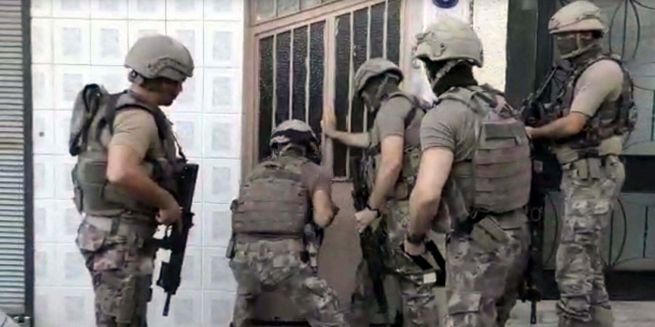 İzmir'de Terör Operasyonu; 4 Gözaltı