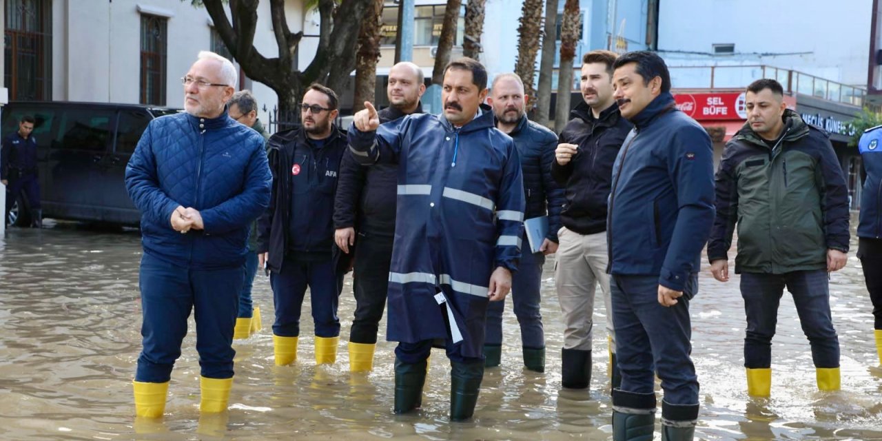 İskenderun'da Cadde Ve Sokaklar Su Altında Kaldı (3)