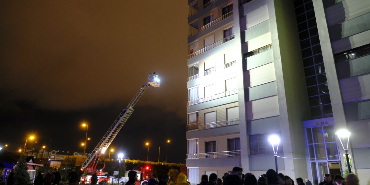 Yangında Dumandan Etkilenen Eski Bakanın Annesi Gözetim Altında