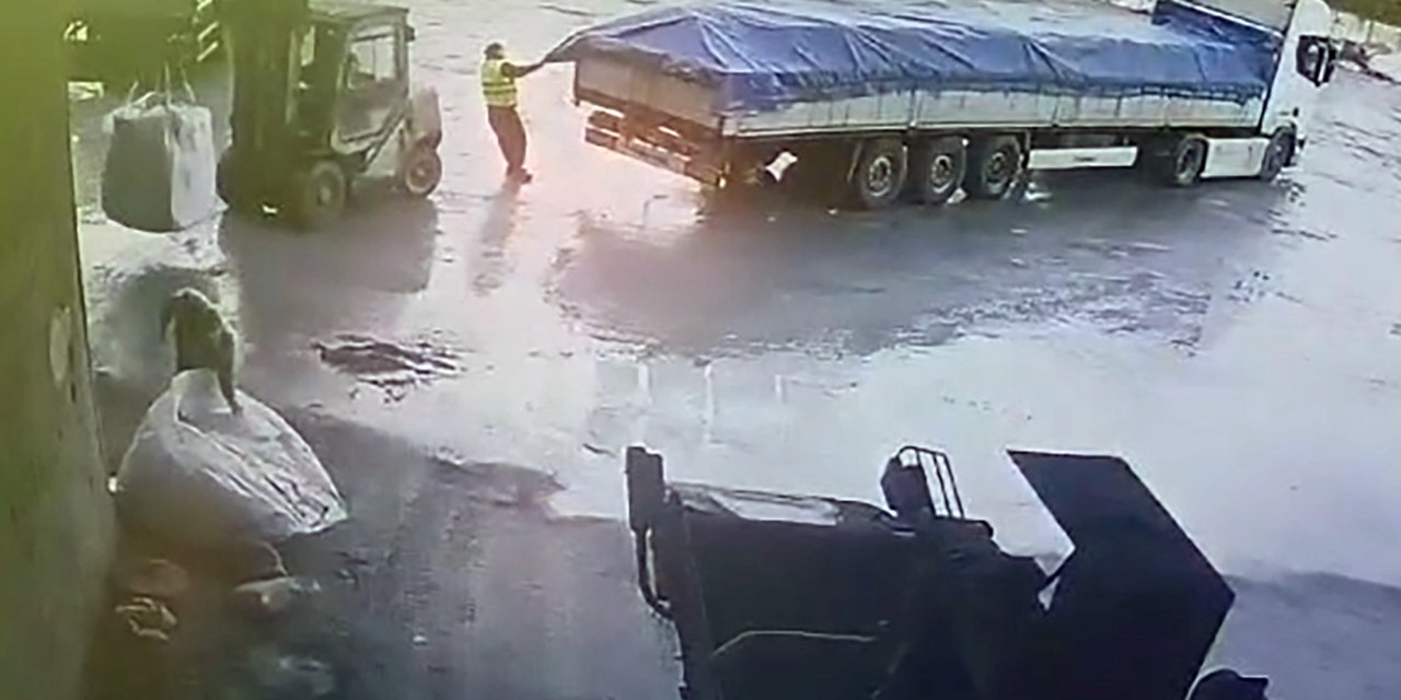 Forklift İle Dorse Arasında Sıkışan Şoför Öldü;  Olay Anı Kamerada