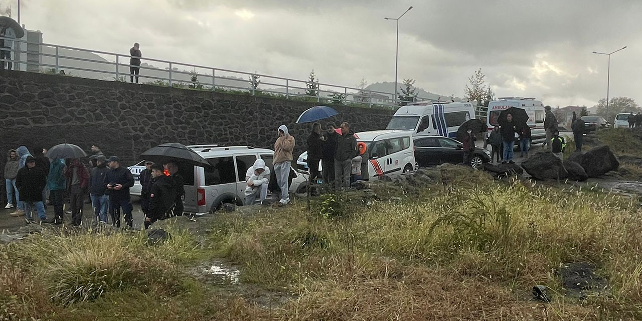 Sürmene'de dalgaların fırtınayla yükselmesi sonucu 5 askeri personel yaralandı
