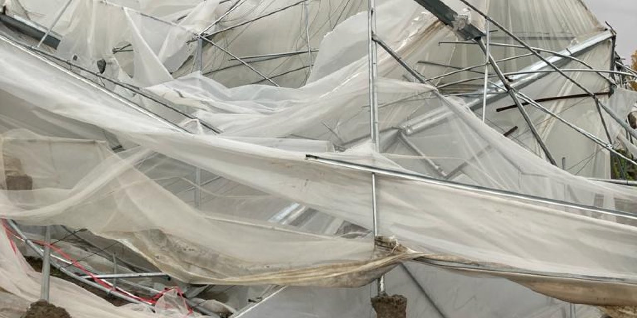 Çorum'da Sera Fırtınada Yıkıldı; Sahibi Yardım İstedi