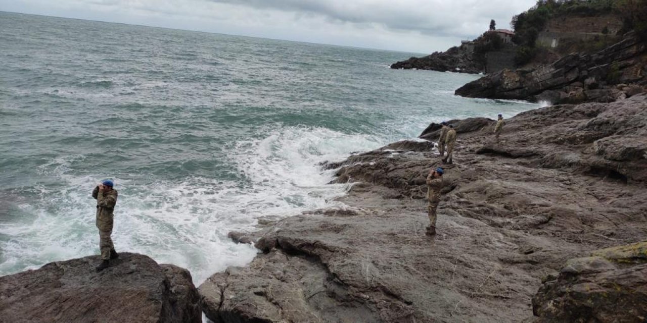 Batan Geminin 7 Mürettebatını Hava Ve Denizden Arama Çalışmalarına Ara Verildi
