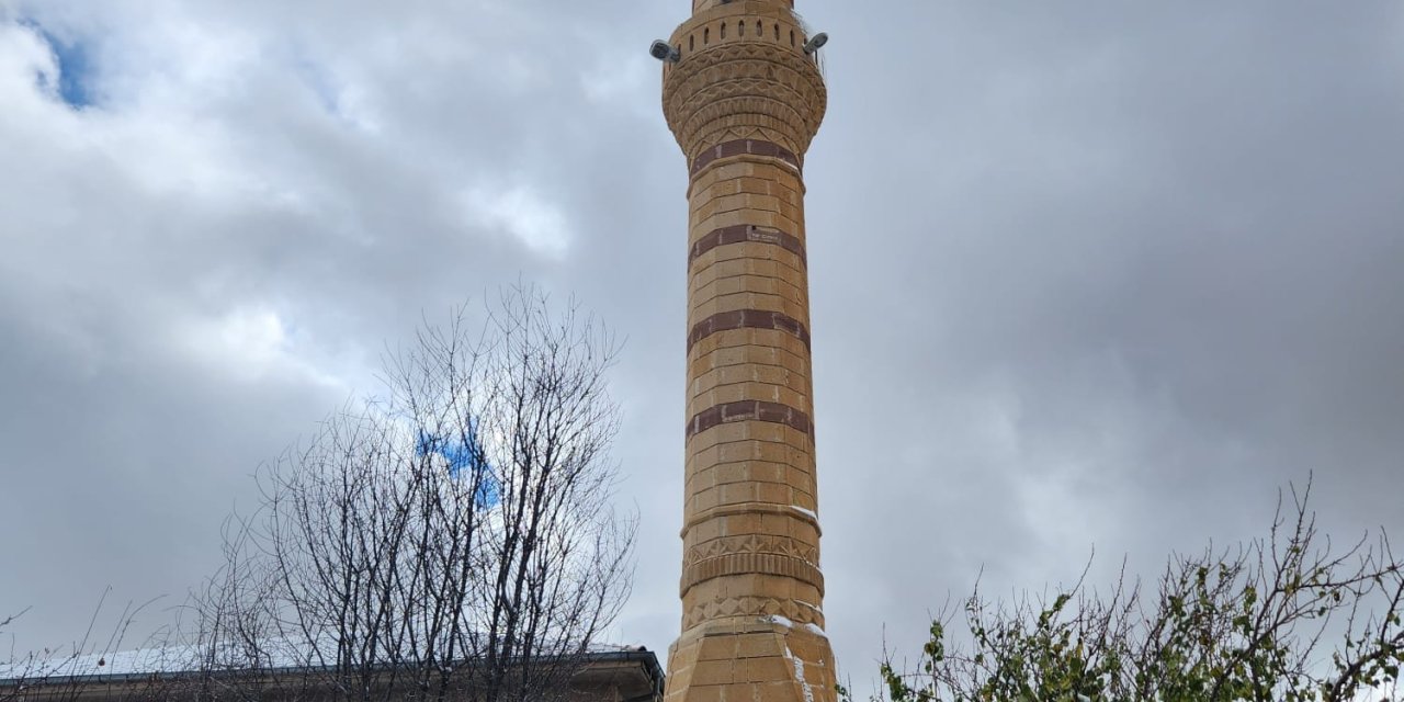 Fırtınada Ağır Hasar Alan Cami, İbadete Kapatıldı