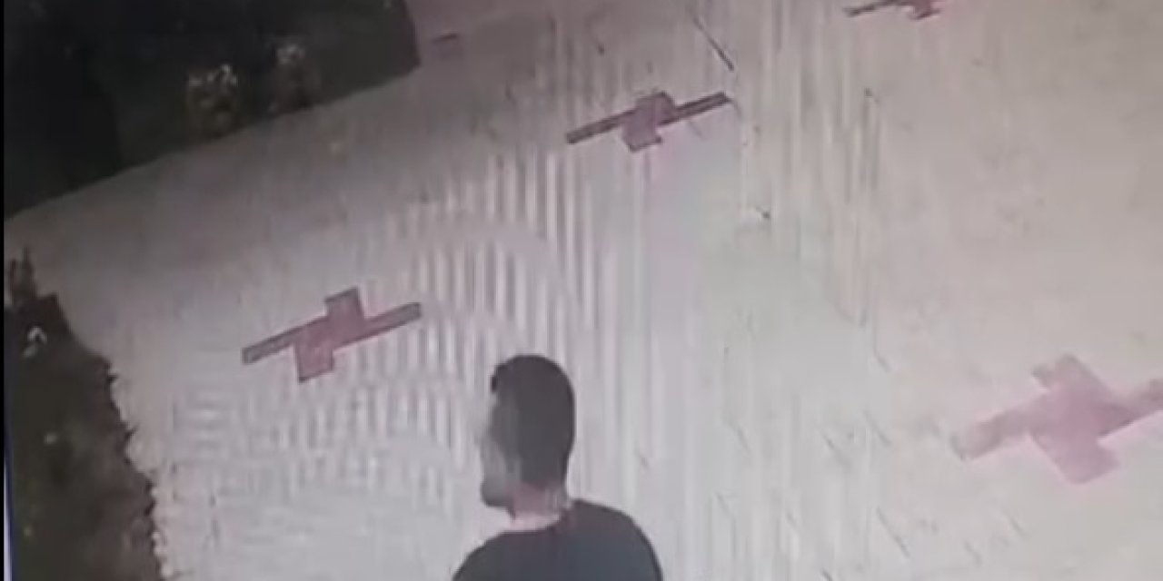 Ev Sahibi Kiracısını Balta İle Yaraladı; Olay Anı Kamerada