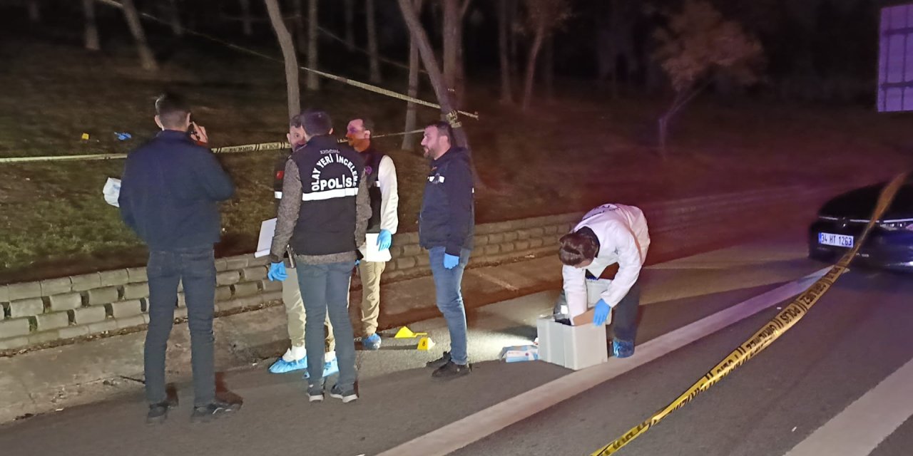 Esenler Tem Bağlantı Yolunda Seyir Halindeki Otomobile Silahlı Saldırı: 1 Ölü, 1 Yaralı