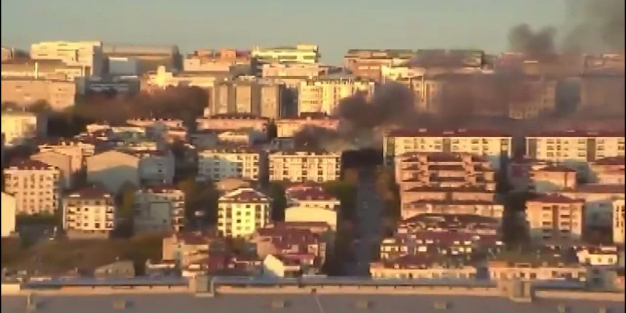 Beylikdüzü'nde 3 Katlı İş Yerinde Yangın-1