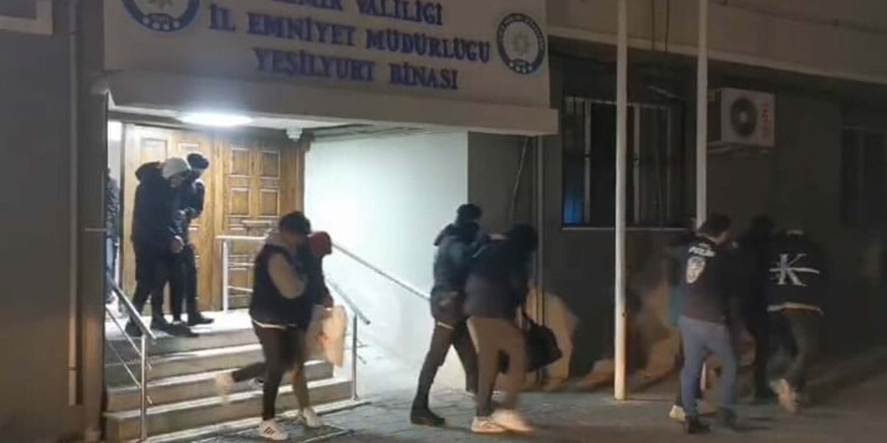 İzmir Merkezli 10 İlde 'Sibergöz-7' Operasyonunda 53 Şüpheli Adliyede