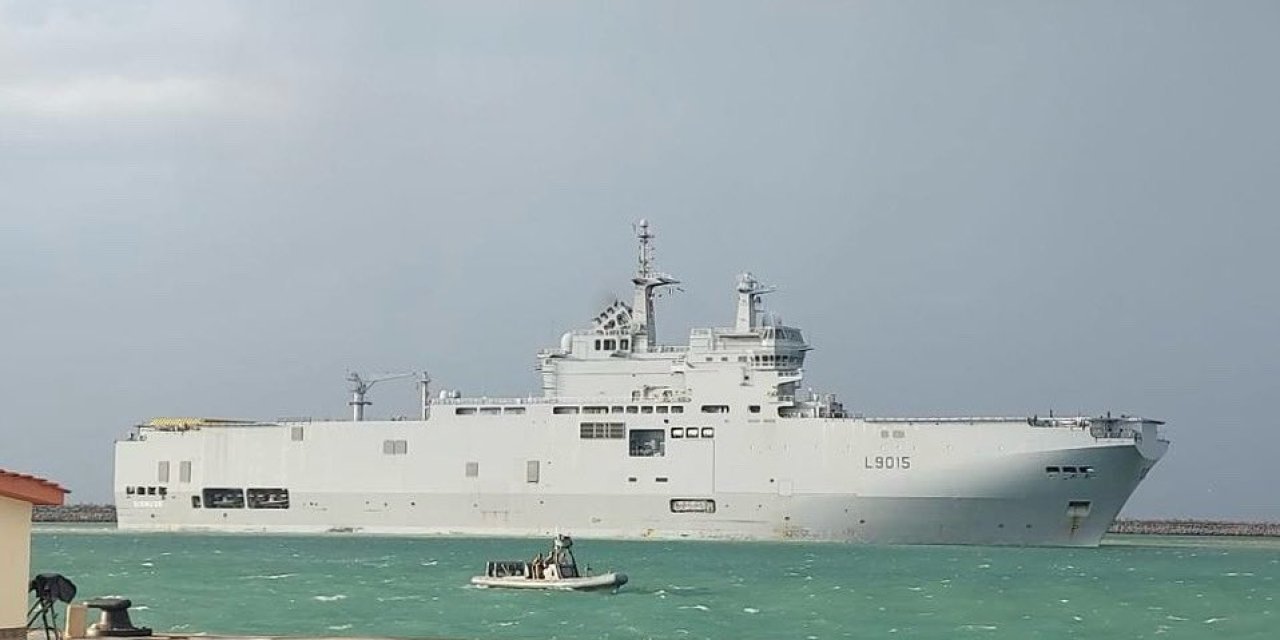 Fransa’nın Amfibi Hücum Gemisi Mısır’da