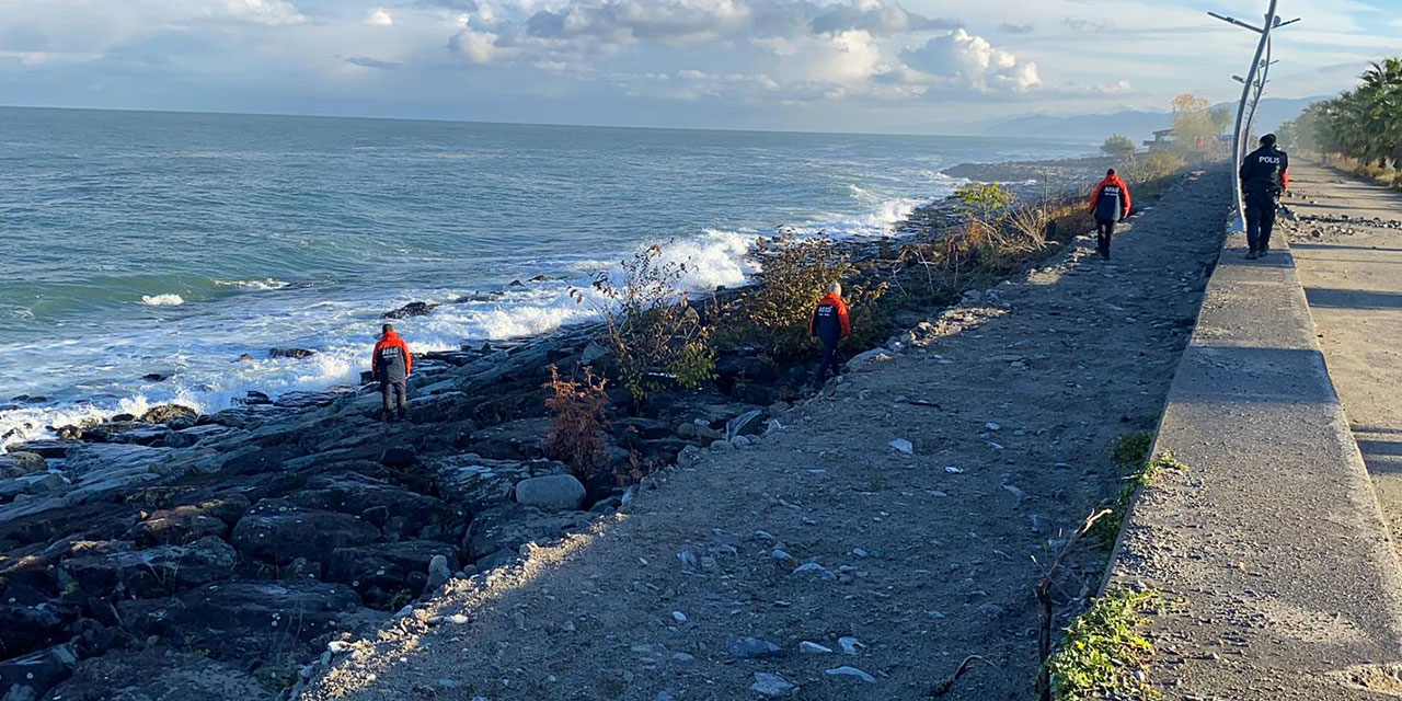 Rize'de Odun Toplamaya Gittiği Sahilde Fırtınada Kaybolan Kadın Aranıyor