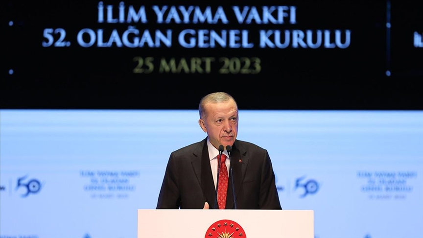 Cumhurbaşkanı Erdoğan: Hem asrın felaketiyle mücadele ediyor hem de asrın projelerini gerçeğe dönüştürüyoruz