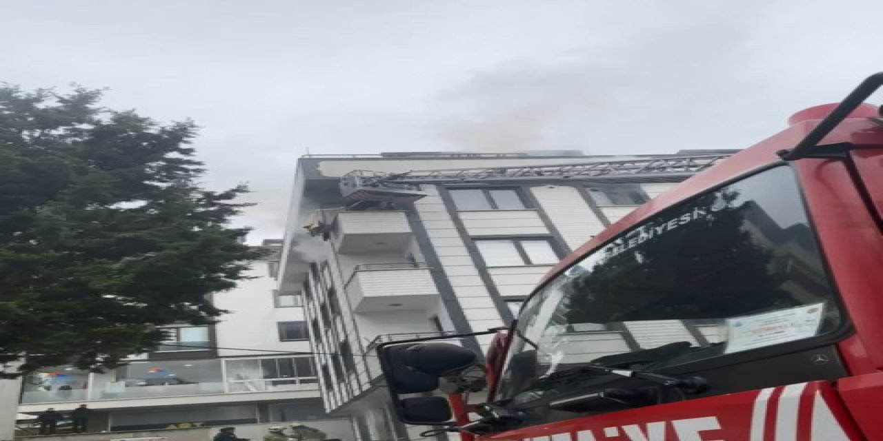 Beylikdüzü'nde 5 Katlı Binanın Giriş Katında Yangın Çıktı