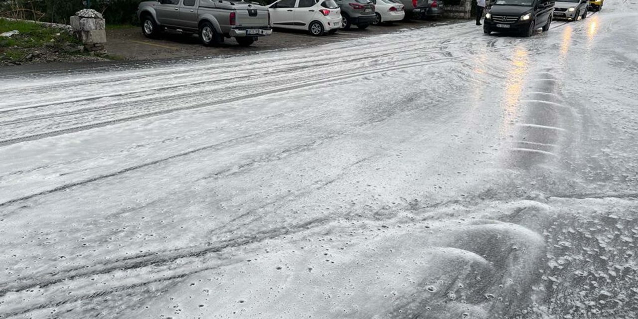 Bodrum'da Yollardaki Beyaz Köpük Merak Uyandırdı
