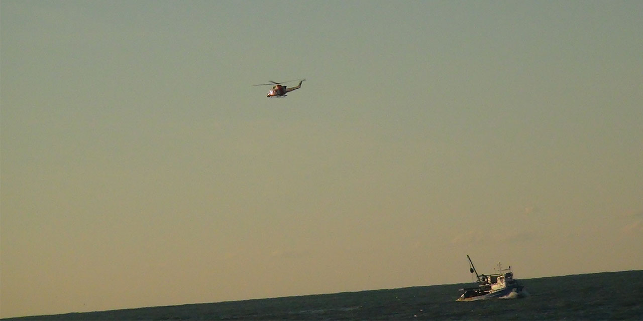 Rize'de Odun Toplamaya Gittiği Sahilde Fırtınada Kaybolan Kadın Helikopterle Aranıyor