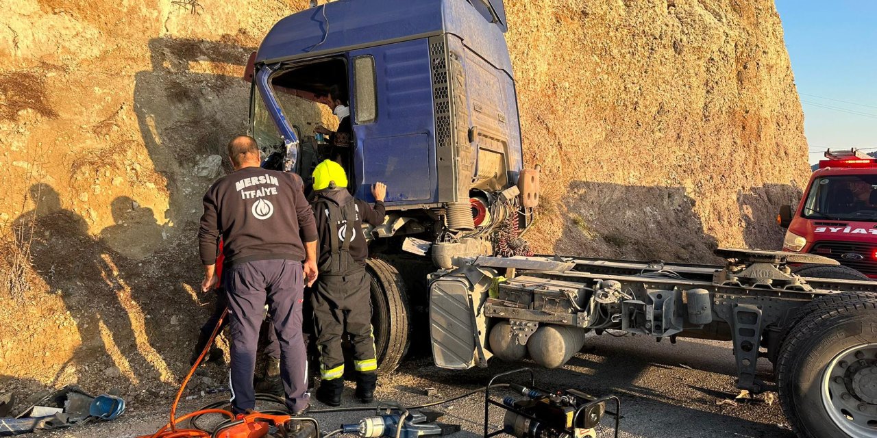 Sıkışan Sürücünün Yardımına İtfaiye Yetişti