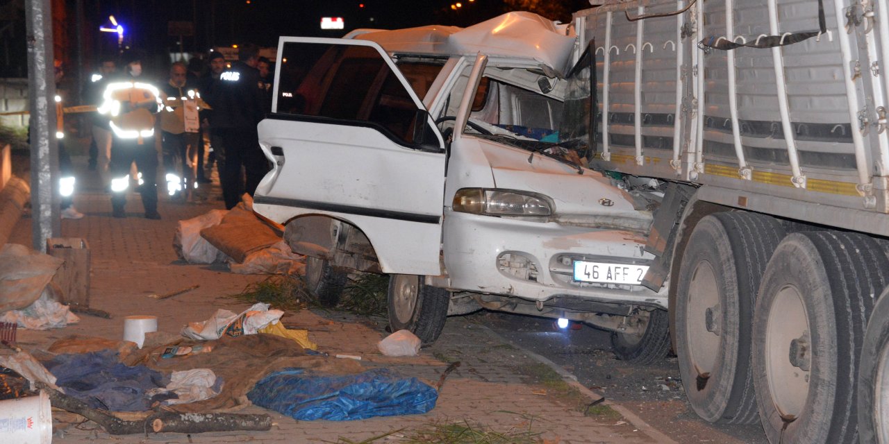 Tır’ın Altına Giren Minibüs Sürücüsü Öldü