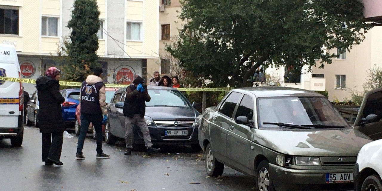 Motosikletteki Kar Maskeli Saldırgan, Otomobildekilere Ateş Açtı: 3 Yaralı