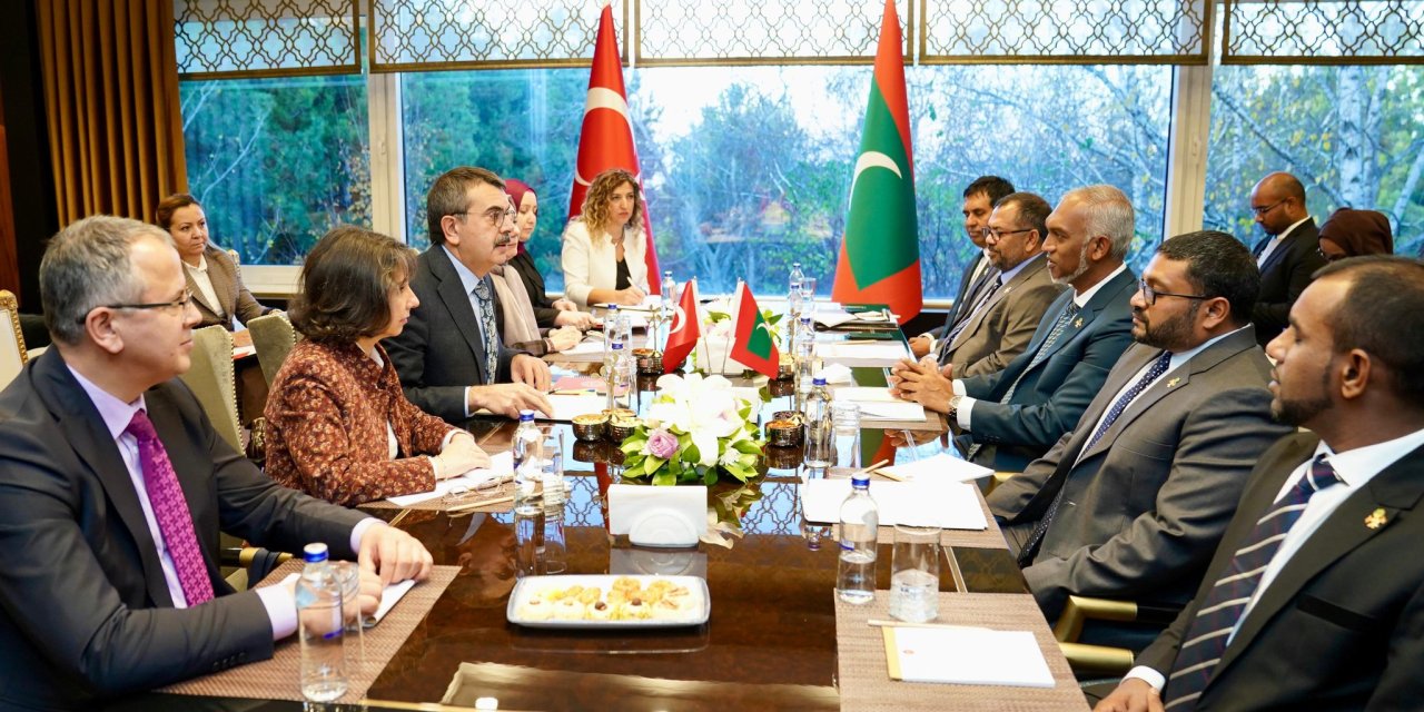 Bakan Tekin, Maldivler Cumhurbaşkanı Muizzu İle Görüştü