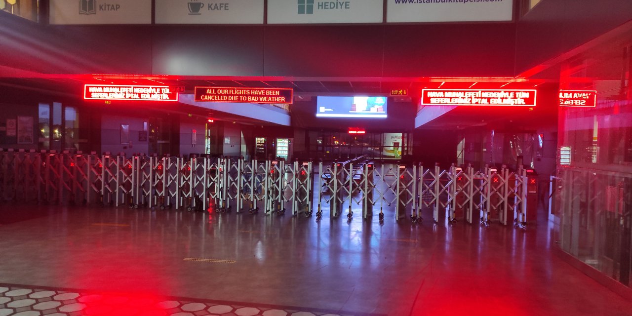 Vapur Seferleri İptal Edildi, Marmaray Ve Metrobüste Yoğunluk Oluştu