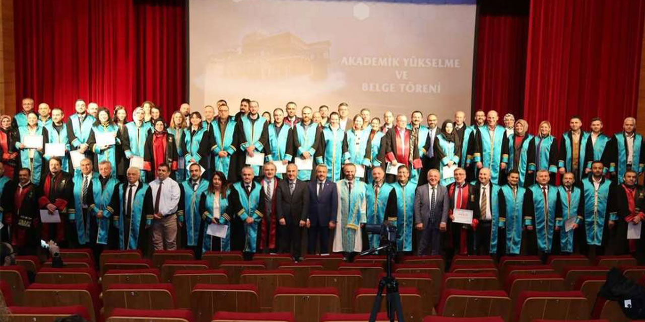 Recep Tayyip Erdoğan Üniversitesinde Akademik Yükselme ve Belge Töreni Gerçekleştirildi