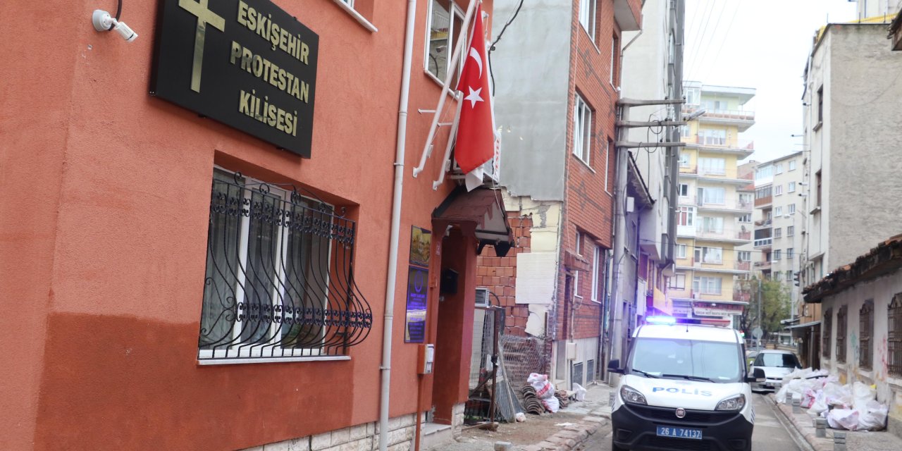 Kiliseye Zorla Girmeye Çalışan 2 Şüpheli, Tutuklandı