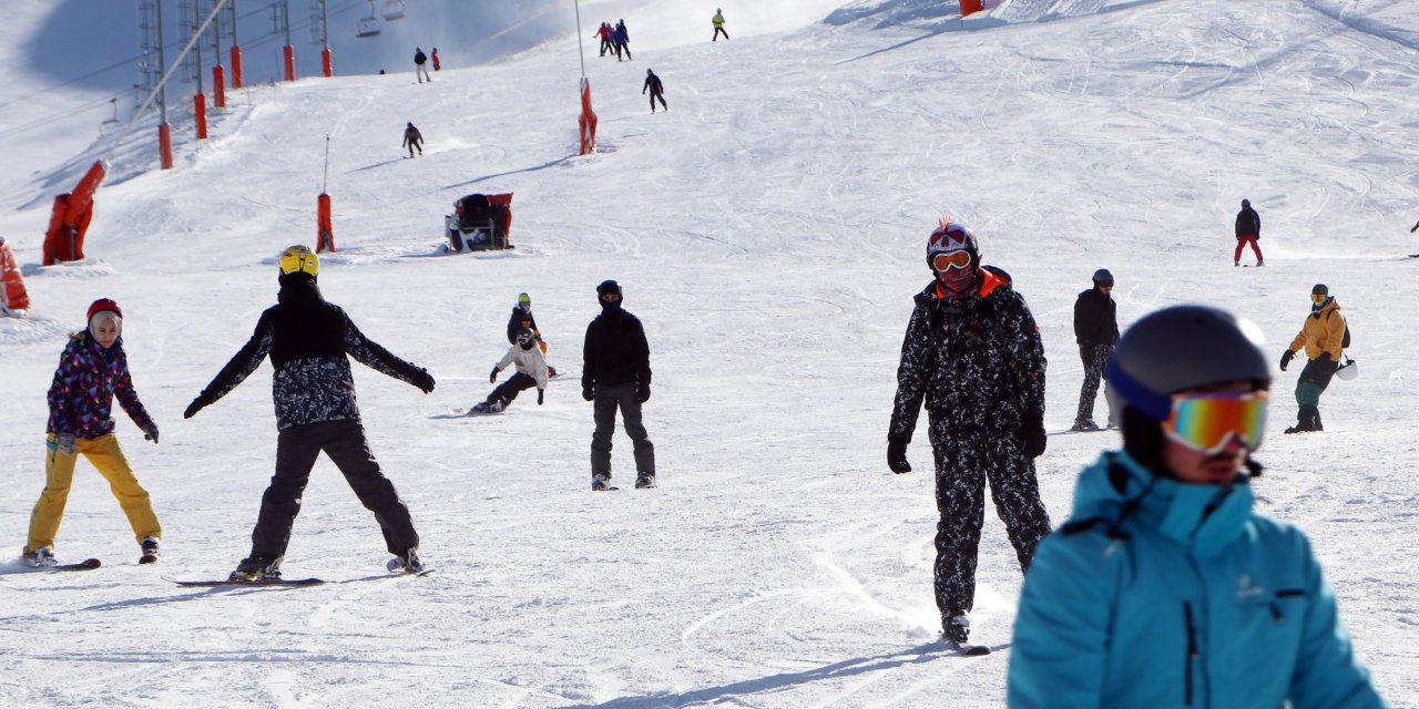 Palandöken Ve Konaklı'da Kayak Sezonu Açıldı