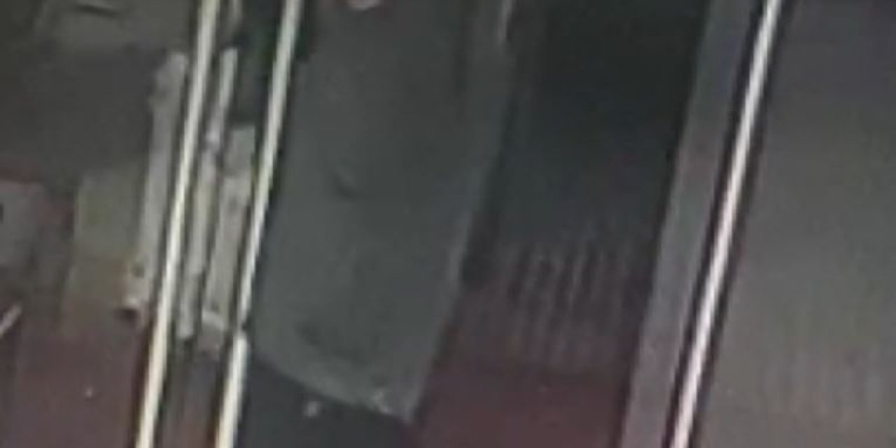 Personelle Tartışıp Kargo Şubesinde Ateş Açtı; O Anlar Kamerada