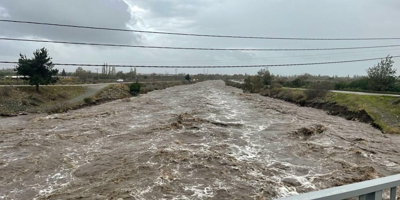 Balıkesir'de Sağanak; 110 Ev Ve İş Yerini Su Bastı, 11 Kişi Tahliye Edildi