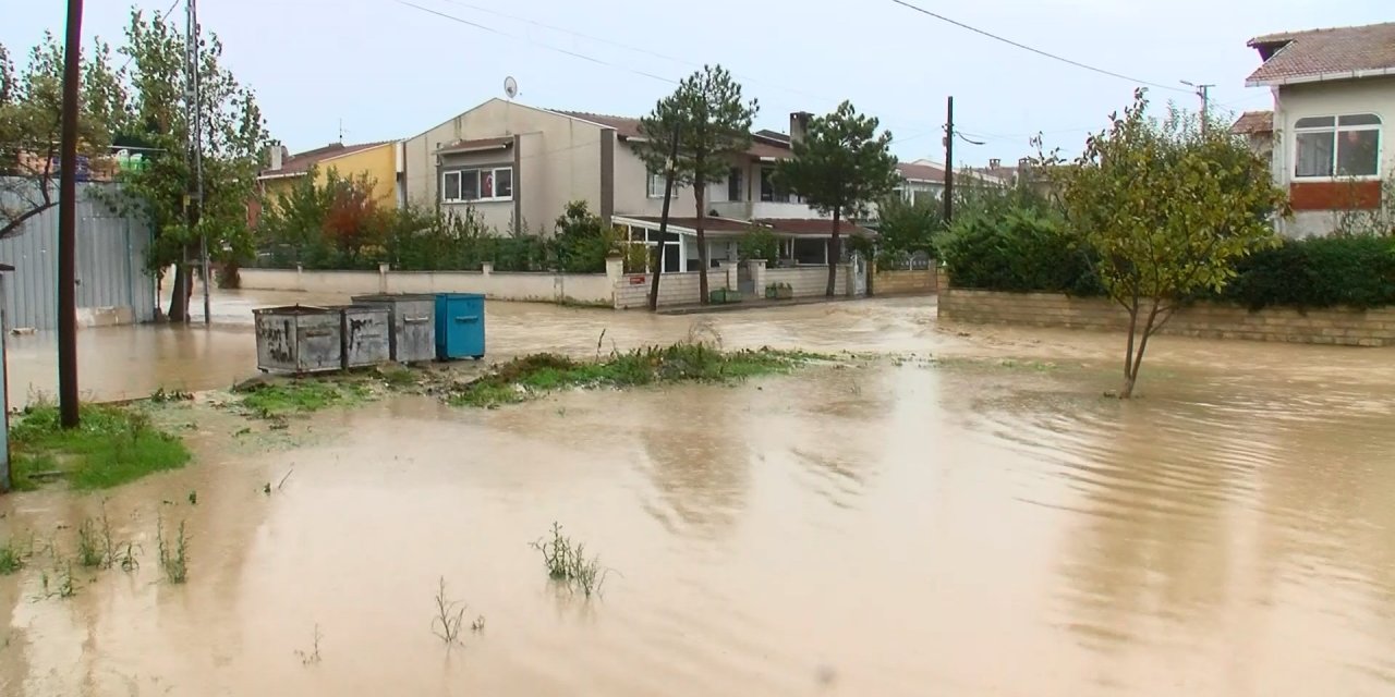 (Geniş Haber) Silivri’de Dere Taştı: Yollar Göle Döndü, Evleri Su Bastı