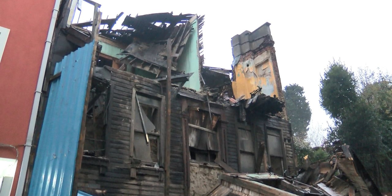 (Geniş Haber) Sarıyer'de Metruk Bina Çöktü