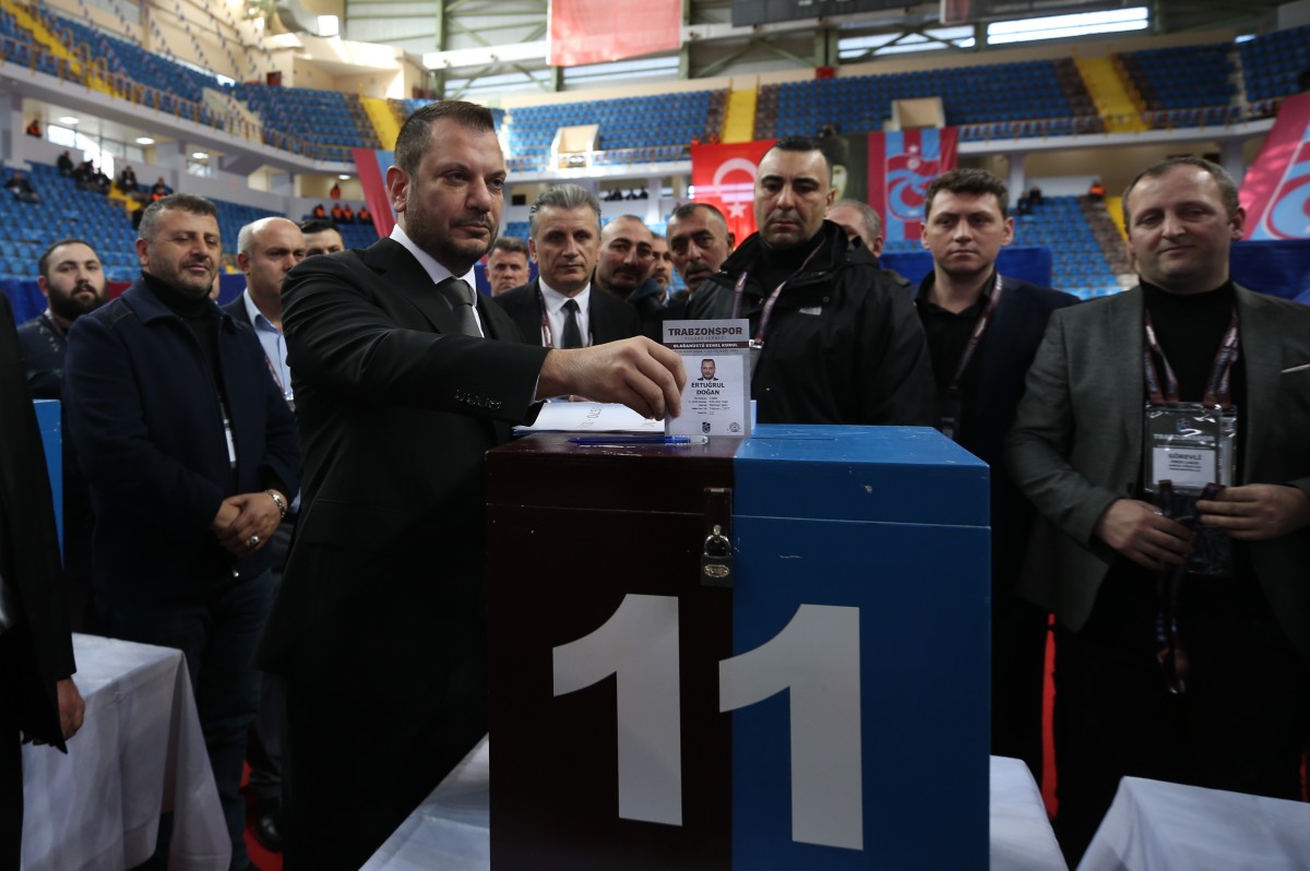 Trabzonspor'un olağanüstü genel kurulunda oy verme işlemi başladı